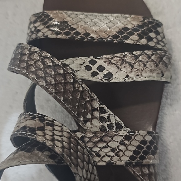 Vintage Bamboo Faux Alligator Skin, Crisscross,Zip up Sandals with 2 buckles.. 6 - Picture 9 of 11